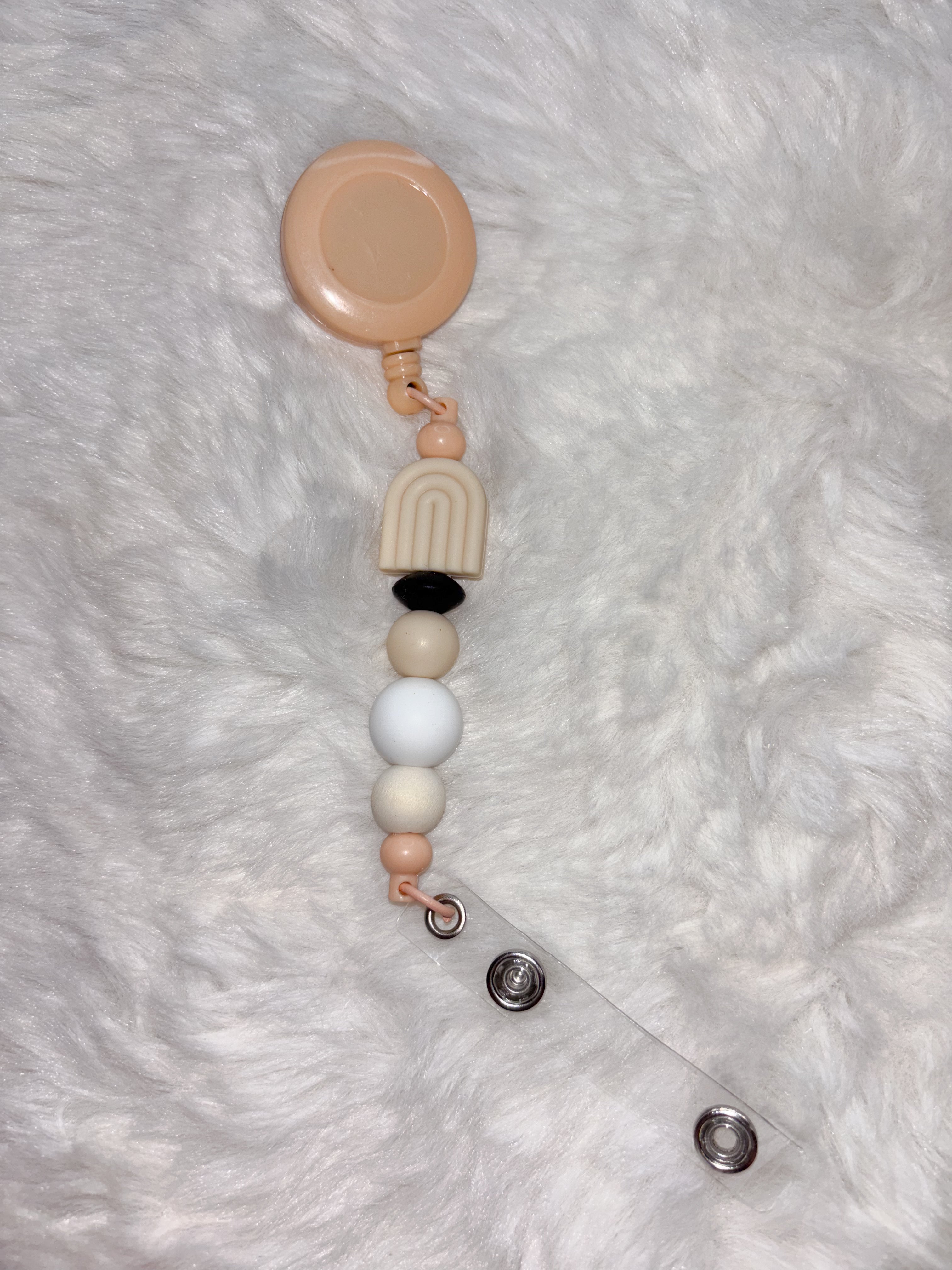 Retractable beaded badge clip - beige arch
